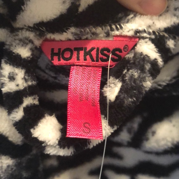 NWT robe - Picture 5 of 7